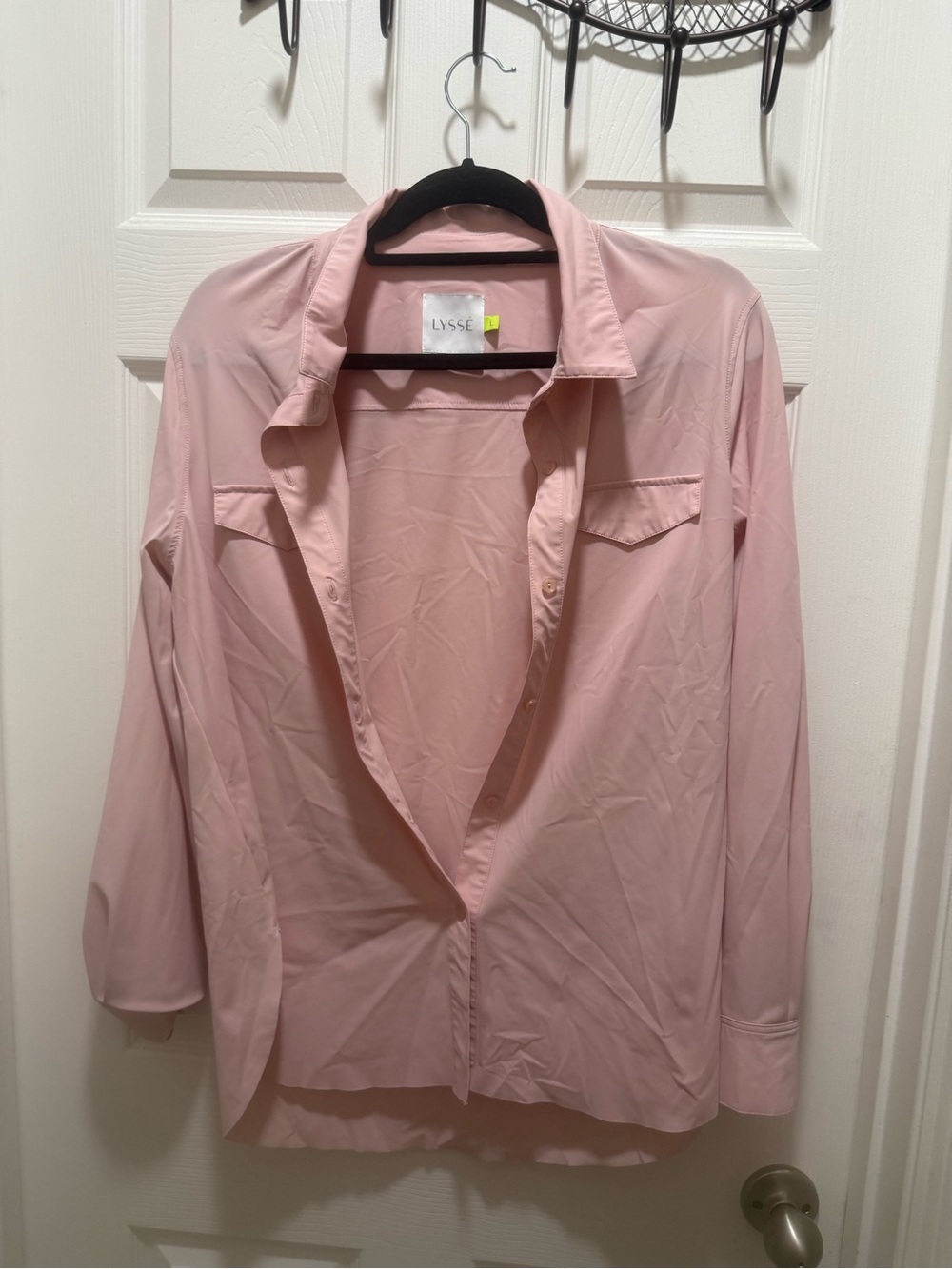 Lysse Lightweight Button-Up Shirt in Blush Pink size Large